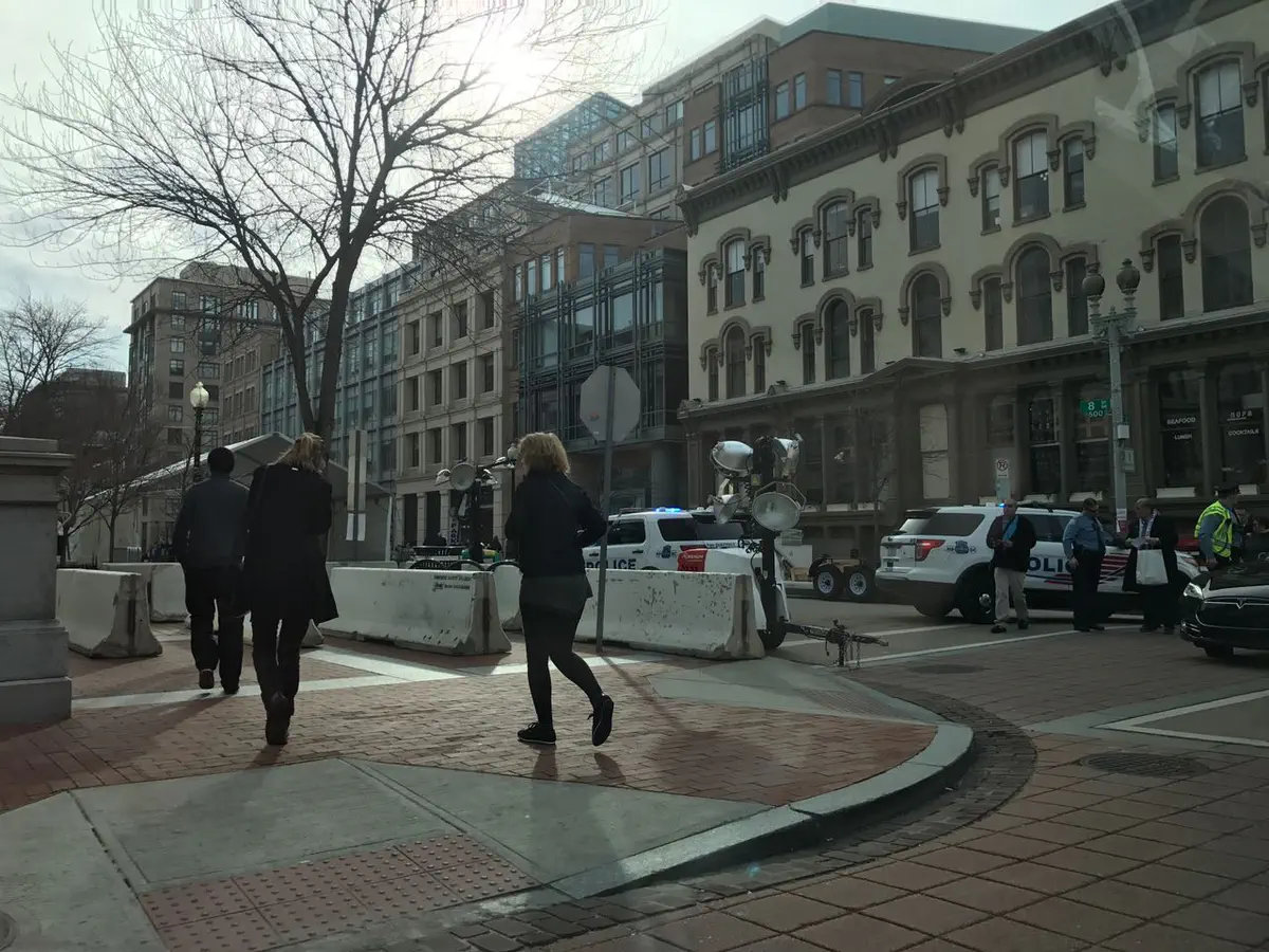 שוטרים ומחסומים