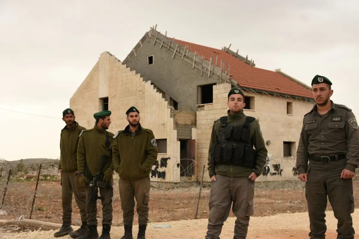 לקראת פינוי