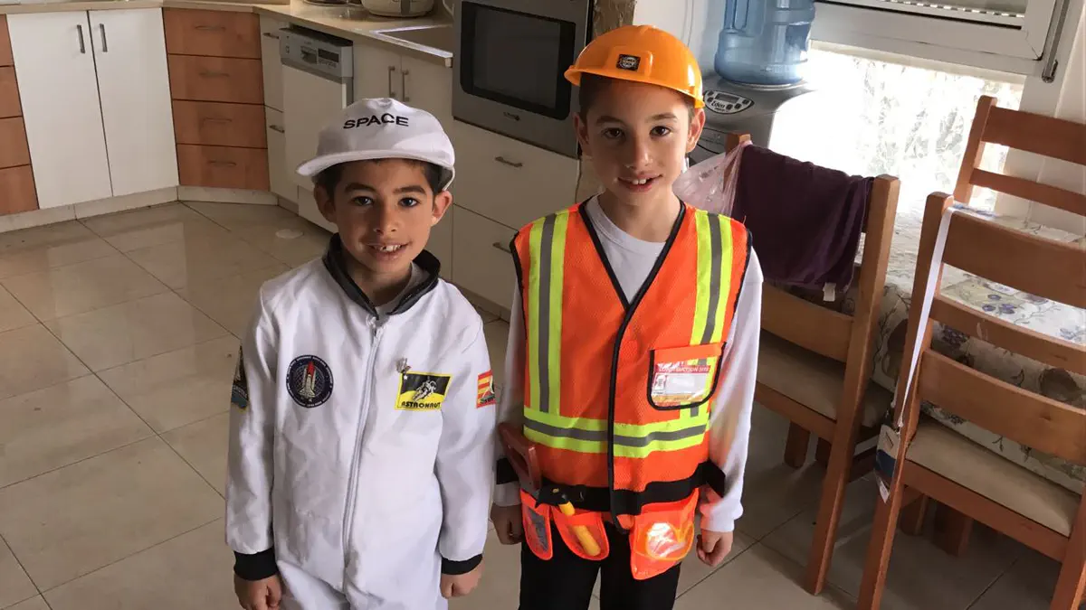 הבנאי והאוסטראונט 