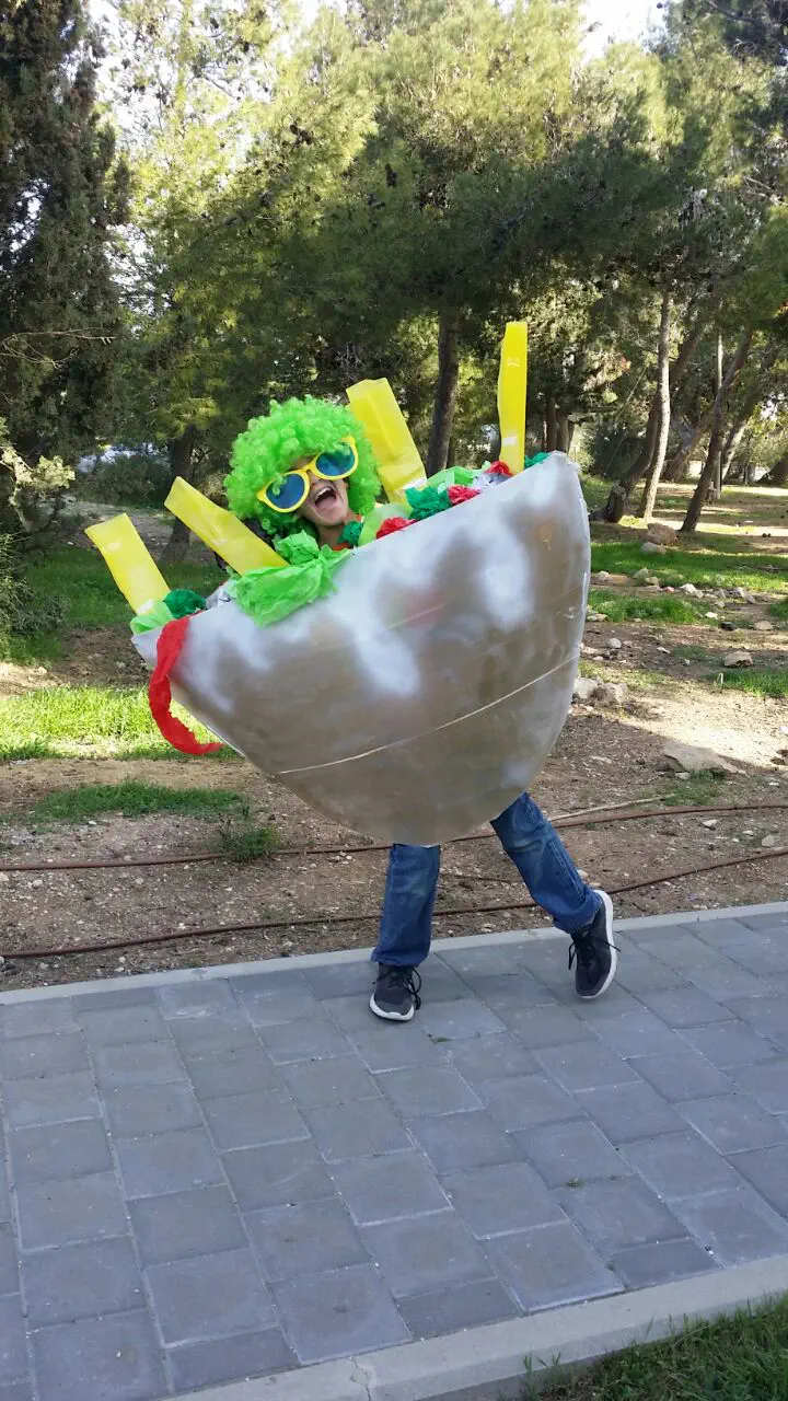 נרי'ה יאיר התחפש לפיתה עם פלאפל