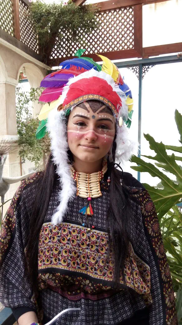 אורית התחפשה לאינדיאנית