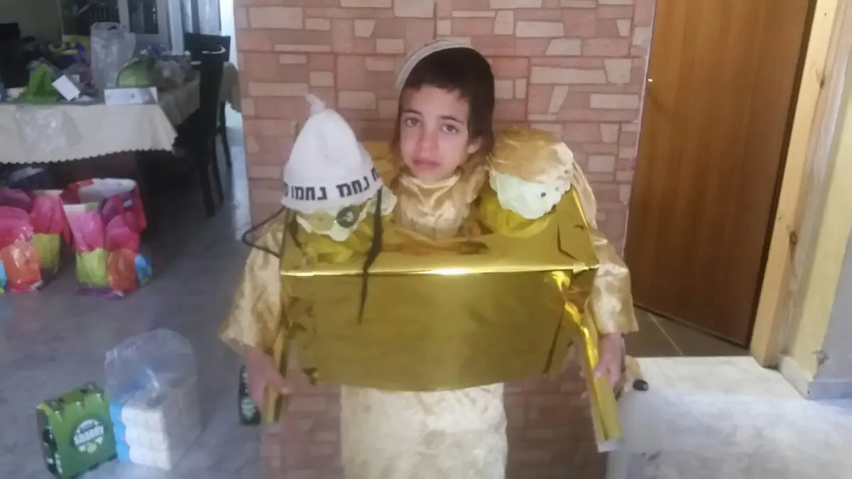  &nbsp; &nbsp; &nbsp; &nbsp; &nbsp; &nbsp; &nbsp; &nbsp; &nbsp; &nbsp; &nbsp;דביר התחפש לארון הברית קודש הקודשים