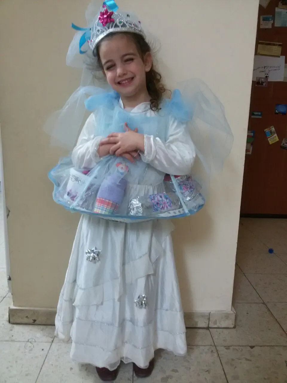 רות התחפשה למשלוח מנות