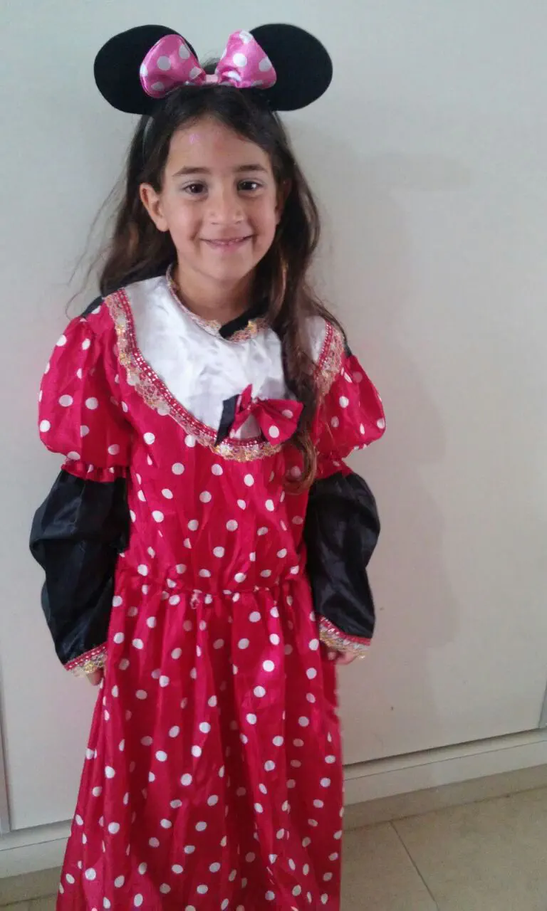 הודיה התחפשה לילדה באמבטיה