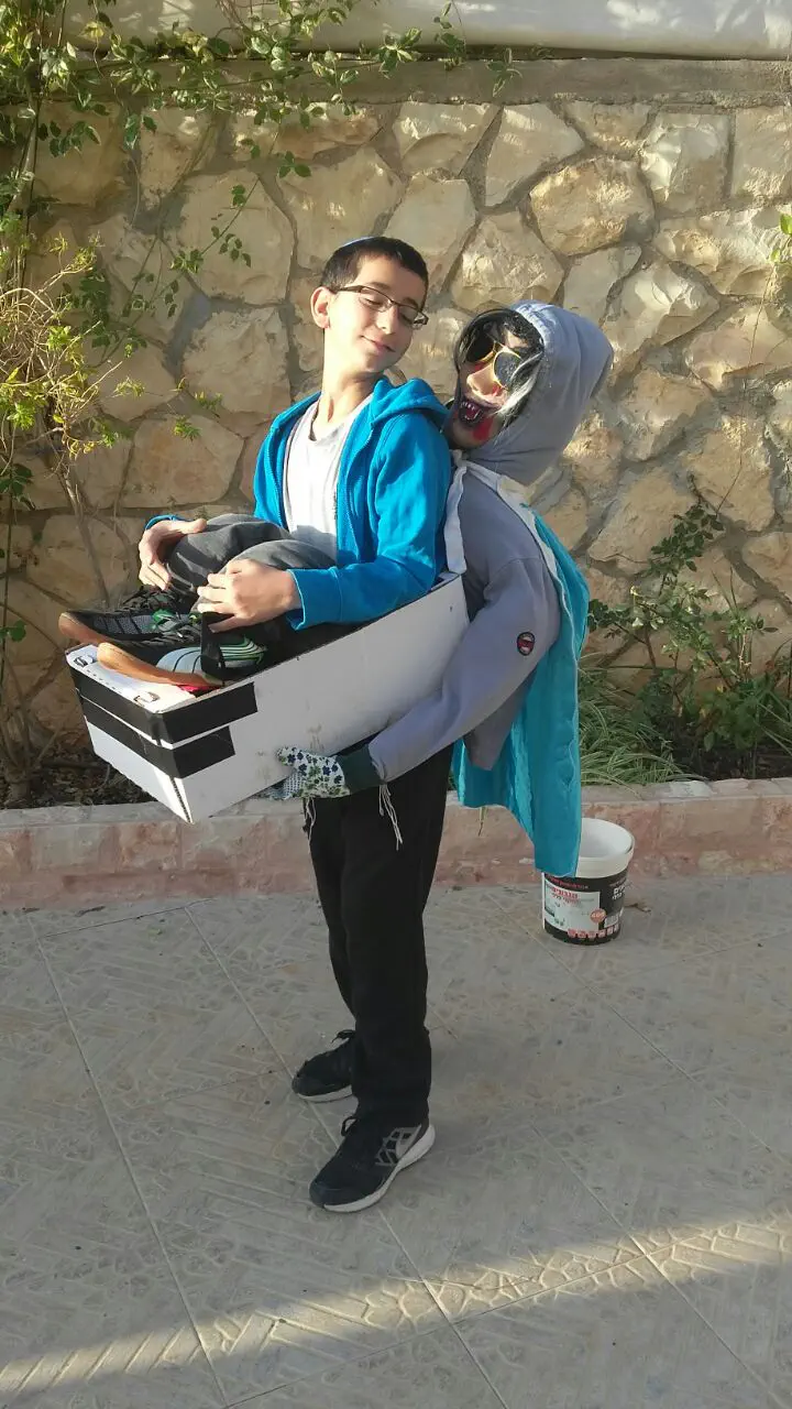 צרלי סוחב את ישי