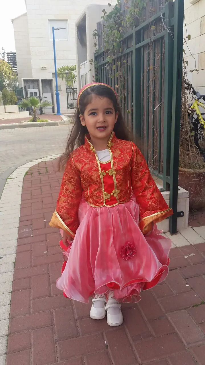 אורי התחפשה ליפנית