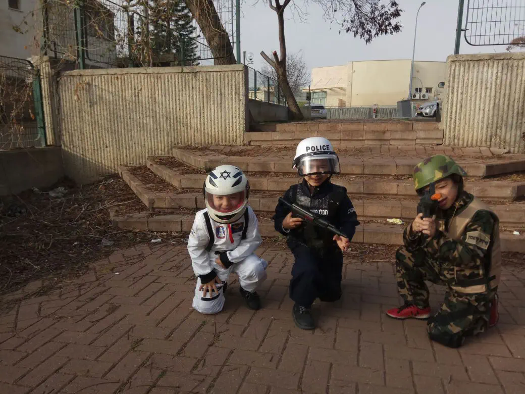 נעם לסיירת קומנדו, אליה לחבלן משטרה,וינון לאסטרונאוט