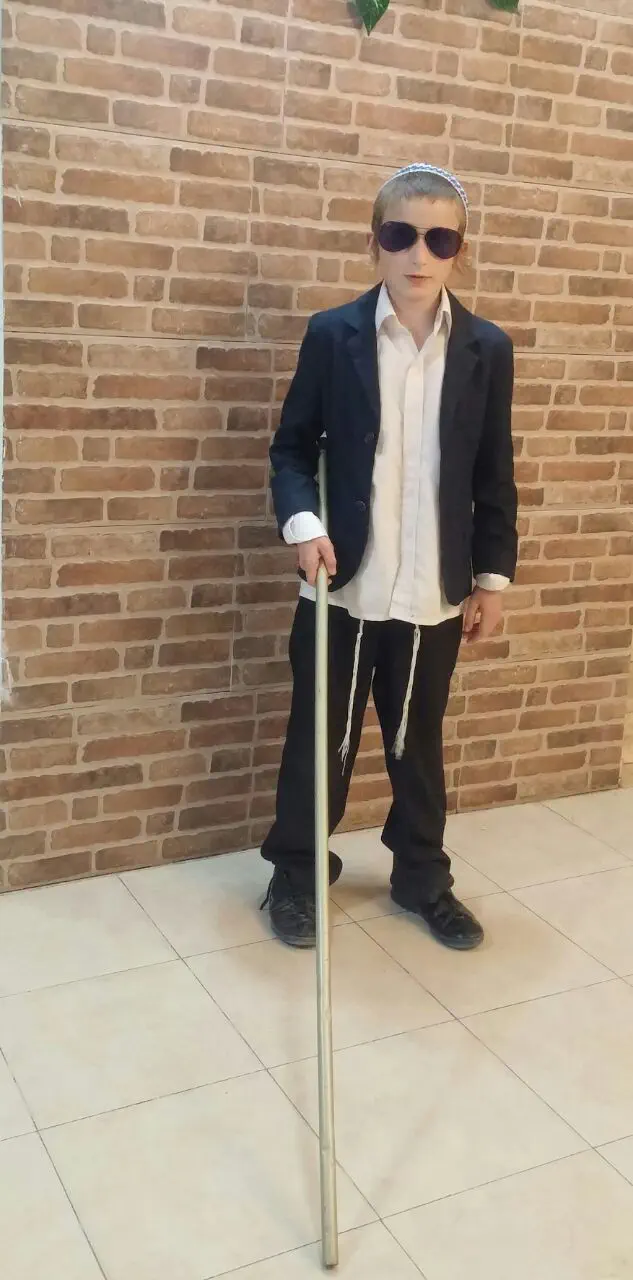 אריאל גולדברג התחפש לעיוור 