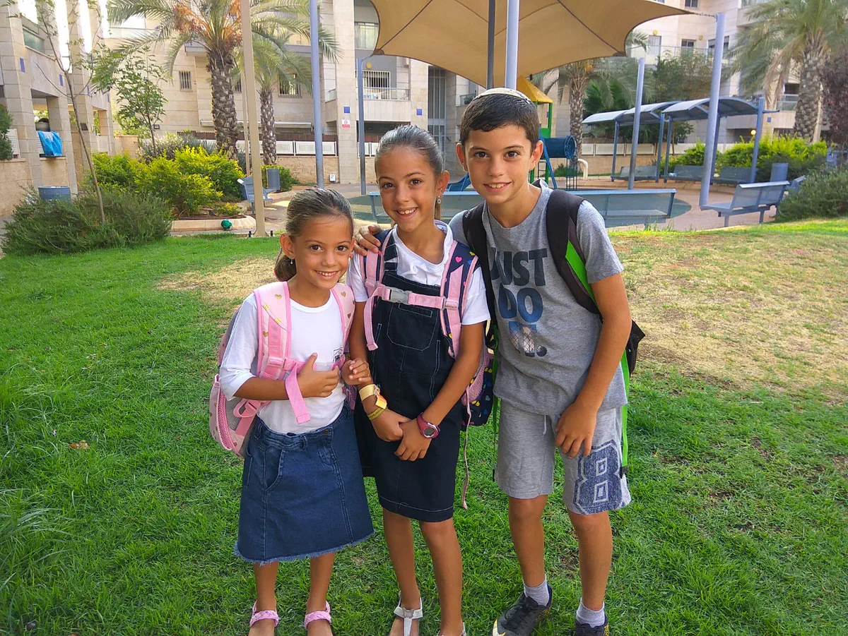 יואב, שיר, והלל זאוש, מהעיר לוד, מתרגשים לחזור לספסל הלימודים