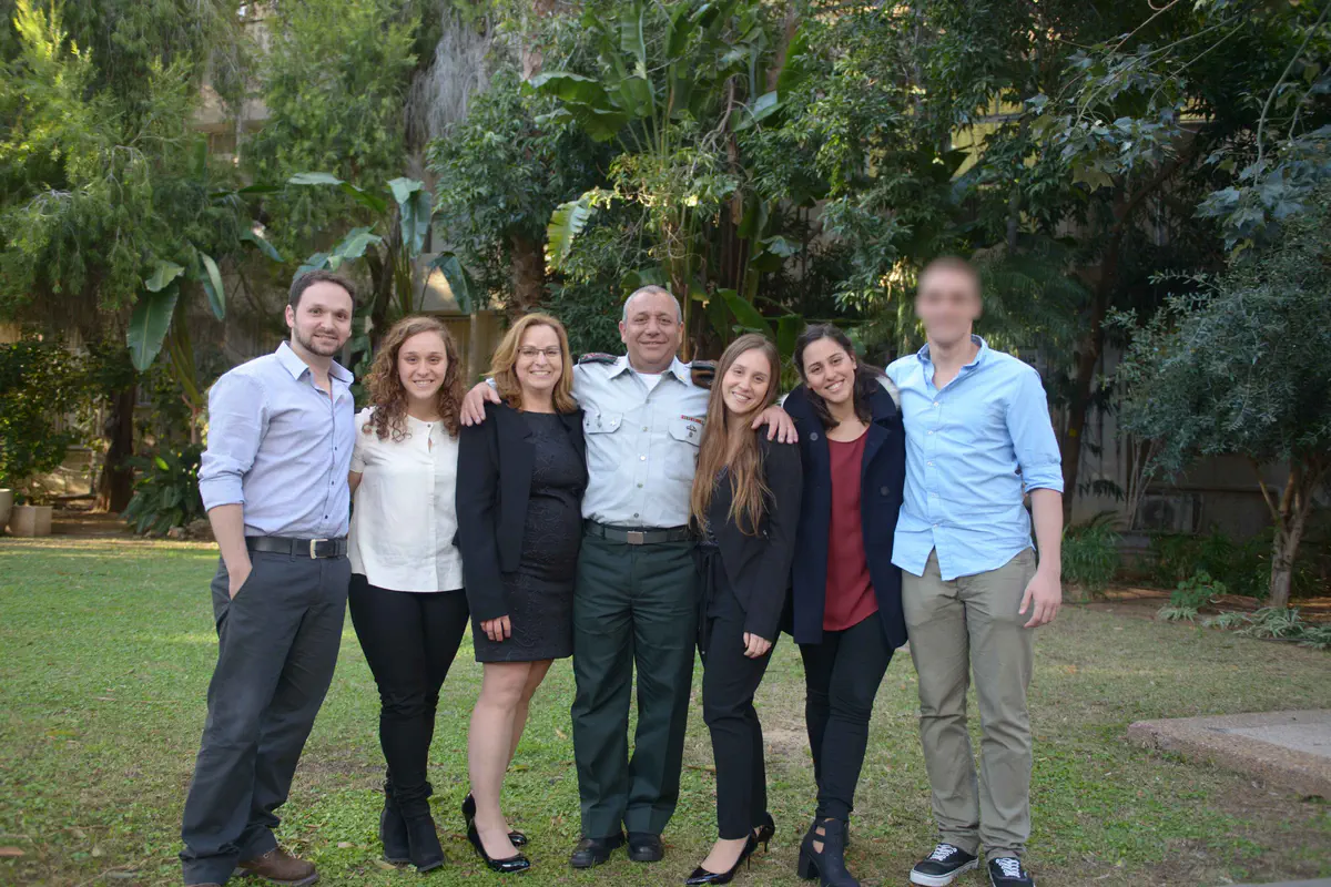 הרמטכ"ל עם אשתו חנה וחמשת ילדיהם בטקס המינוי 