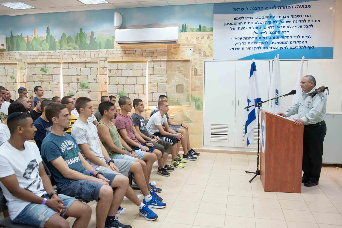 בשיחה עם מתגייסים בבקו"ם &nbsp;