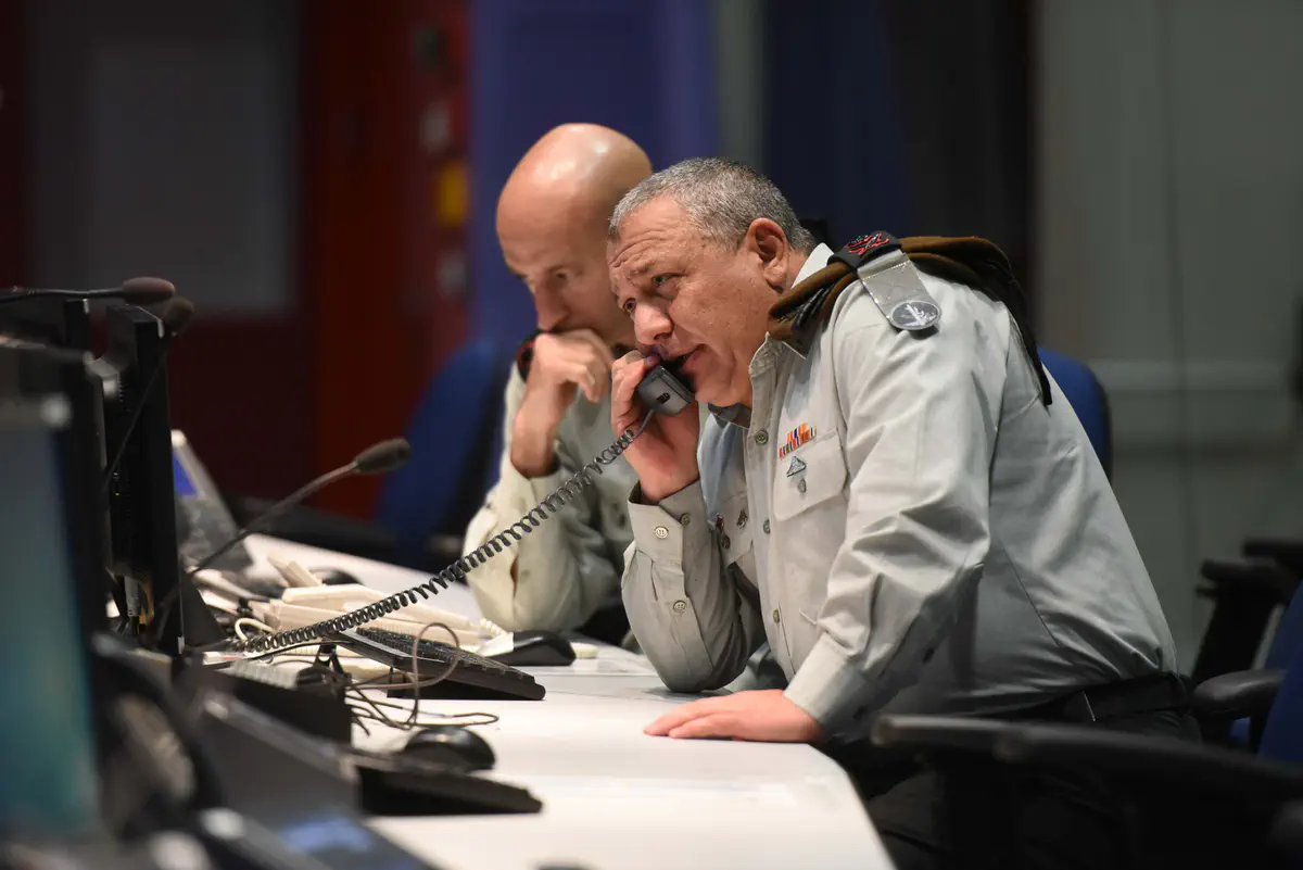 עם רל''ש הרמטכ''ל בעת אירוע מבצעי