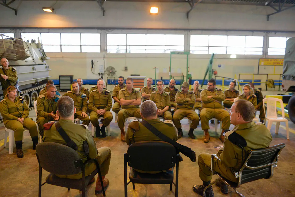 בשיחה עם נגדים