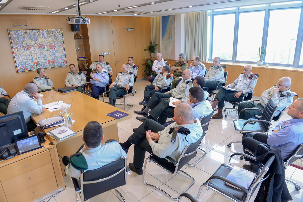 בפגישה עם פורום מטכ''ל בלשכתו