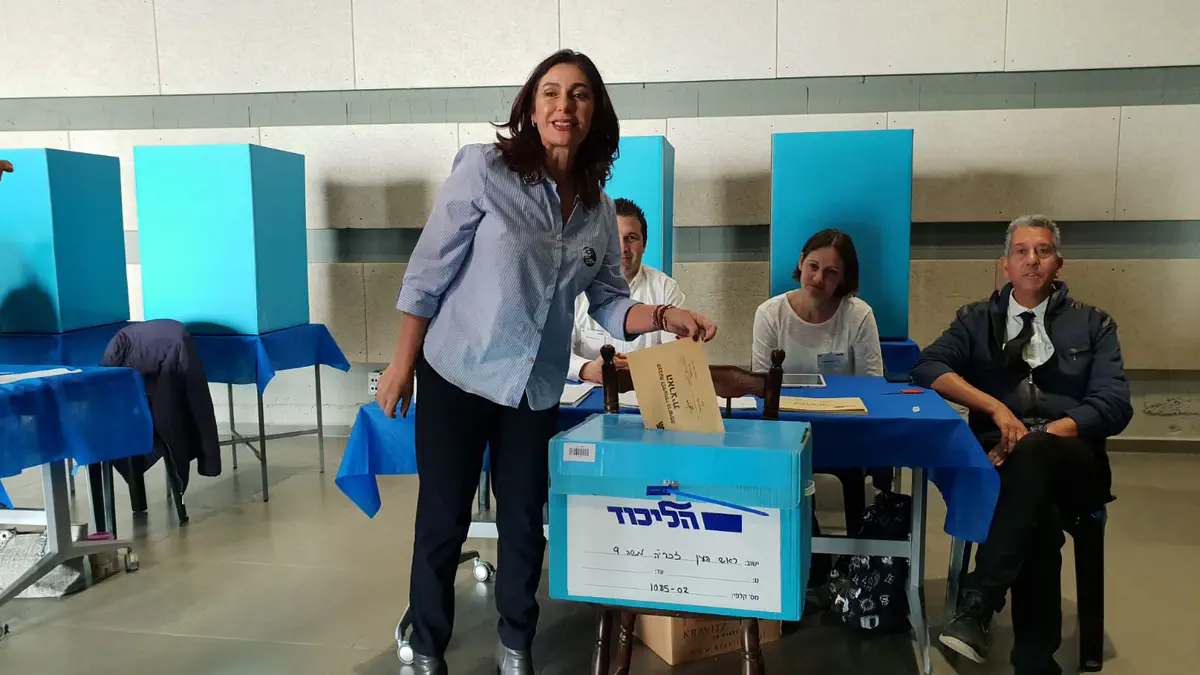 השרה מירי רגב מצביעה בפריימריס הליכוד