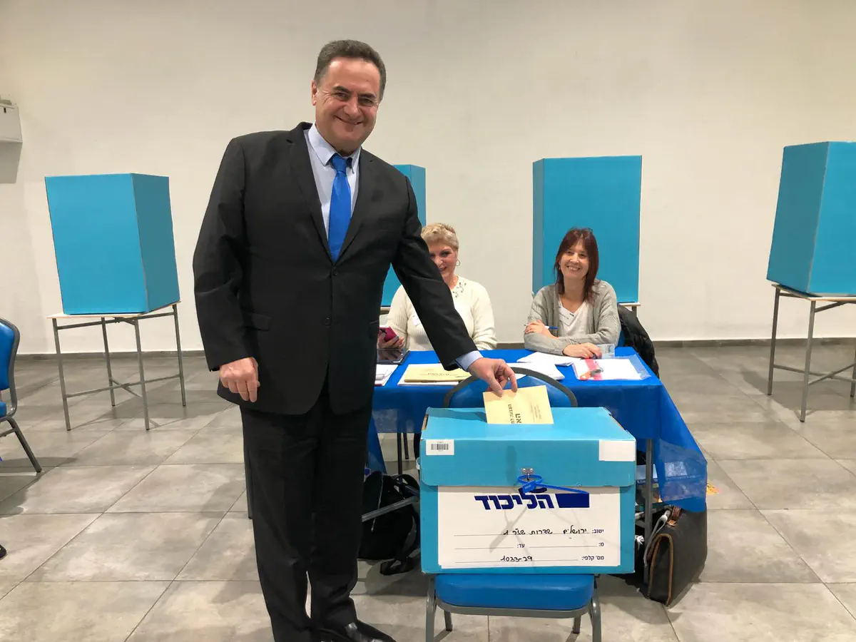 השר ישראל כץ מצביע בירושלים