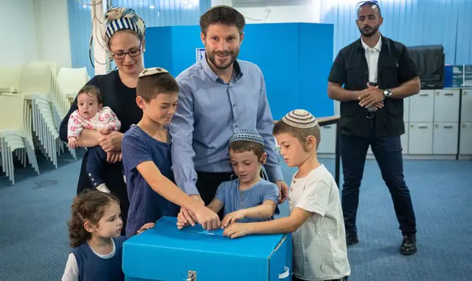 סמוטריץ' מצביע עם בני משפחתו