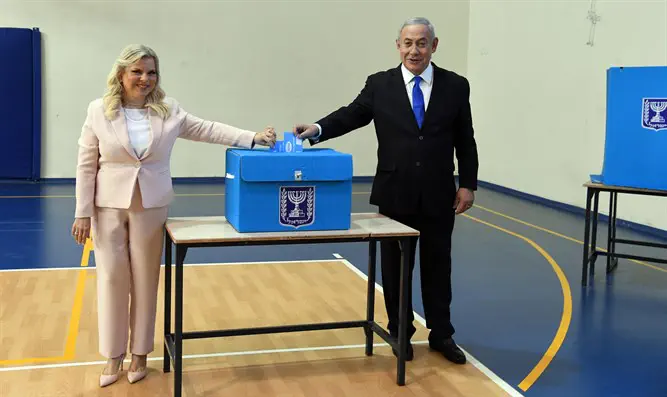 נתניהו ורעייתו בקלפי