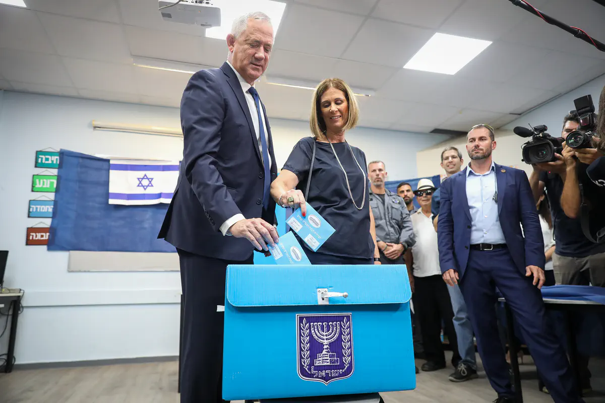 יו"ר כחול לבן והמועמד לראשות הממשלה בני גנץ בקלפי