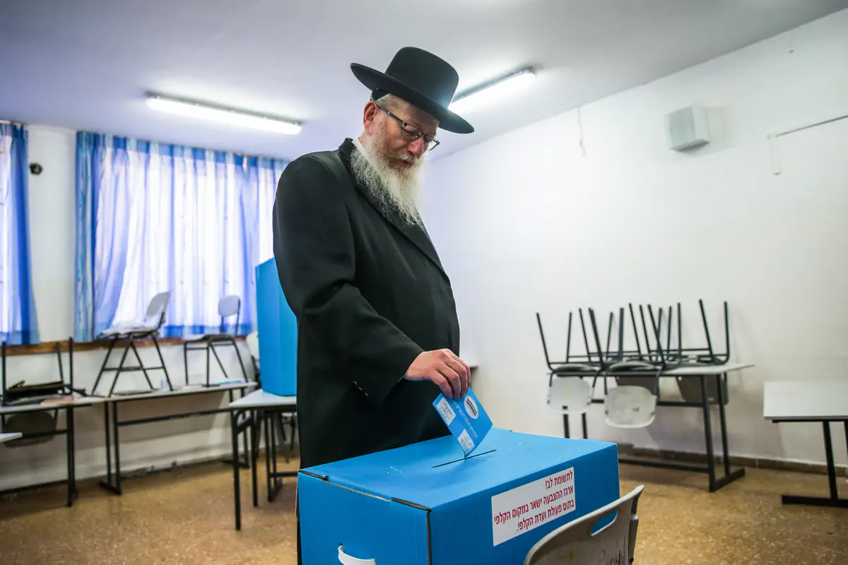 סגן השר ויו"ר יהדות התורה יעקב ליצמן בקלפי בירושלים