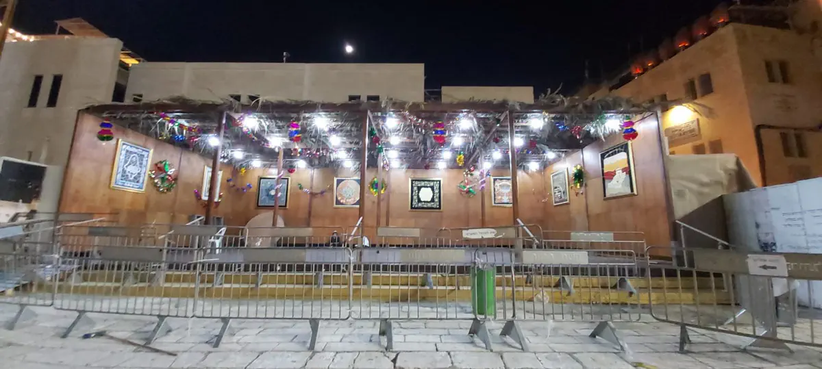 הסוכה הגדולה מול הכותל המערבי