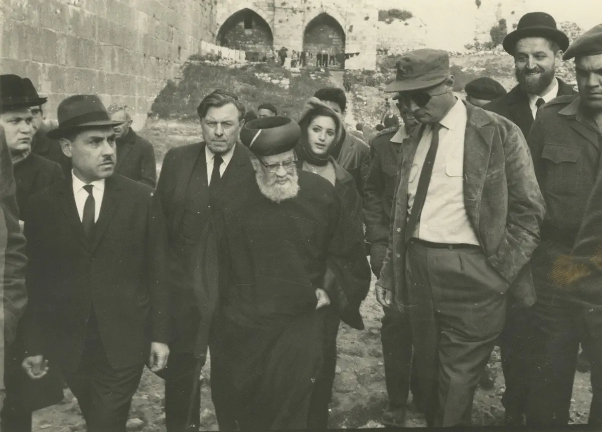 הרב יצחק ניסים, משה דיין, משה ניסים, הרב שאר ישוב הכהן