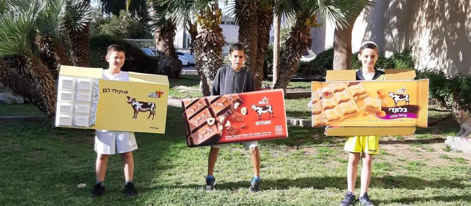 יאיר אזולאי (בלונדיני)-שוקולד בלונד יוגב חיים (תימני)-שוקולד שחור &nbsp;דורון ברניקר (אשכנזי) שוקולד לבן גרים באילת