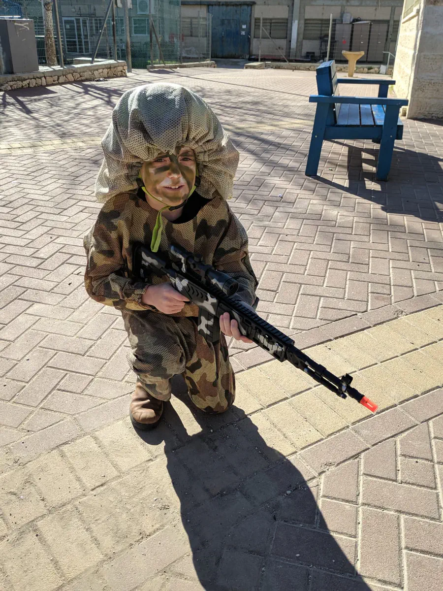 ישי שלום צלף בהסוואה