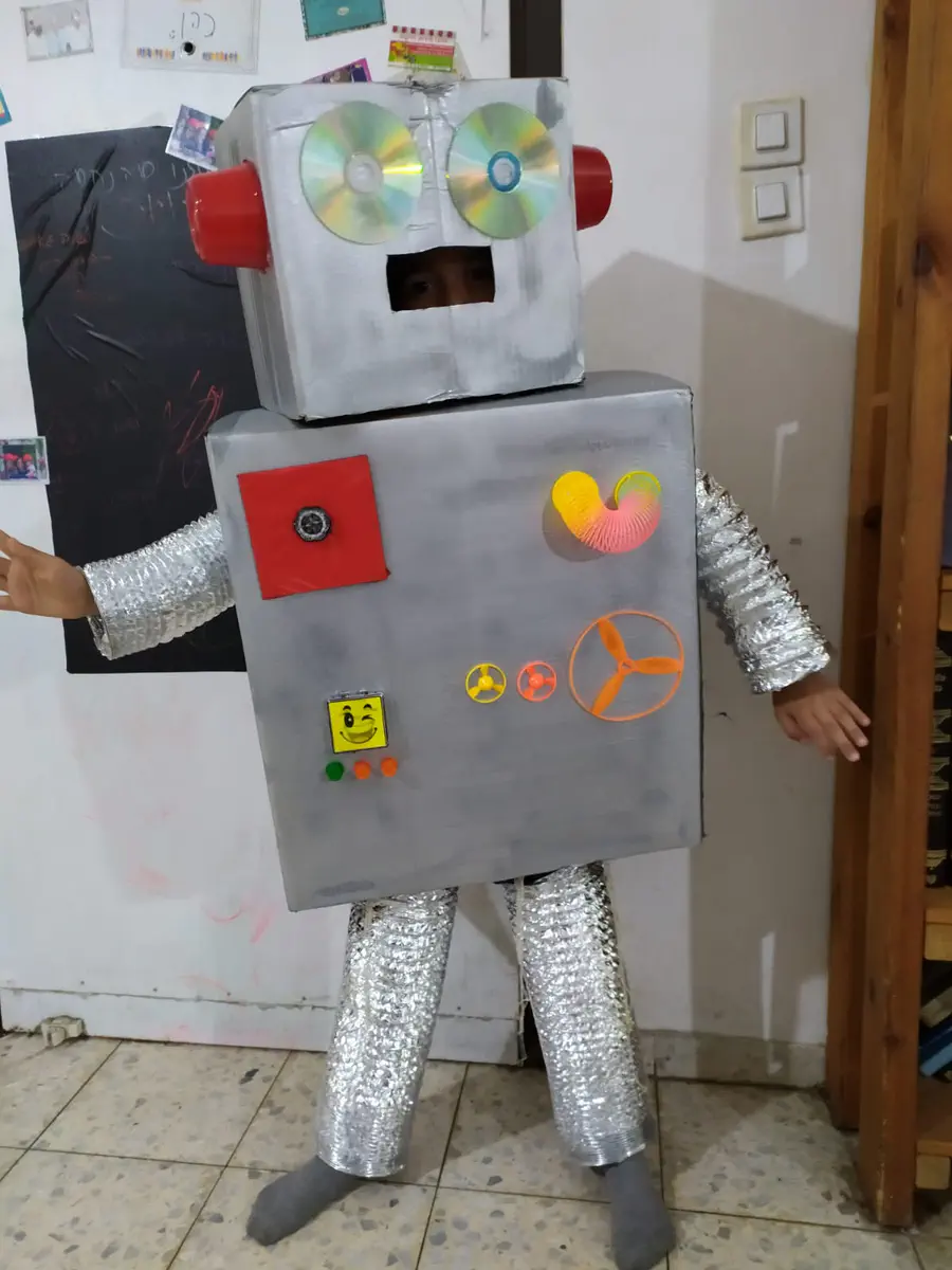 יהונתן כהן בן 9 מאור יהודה. רובוט