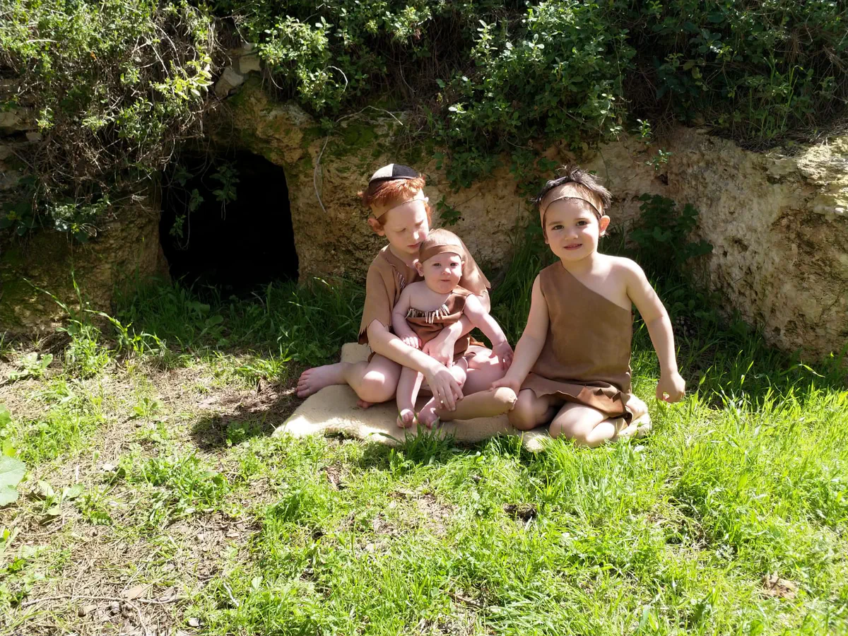 פרץ יצהר וזכריה מירושלים - אנשי המערות