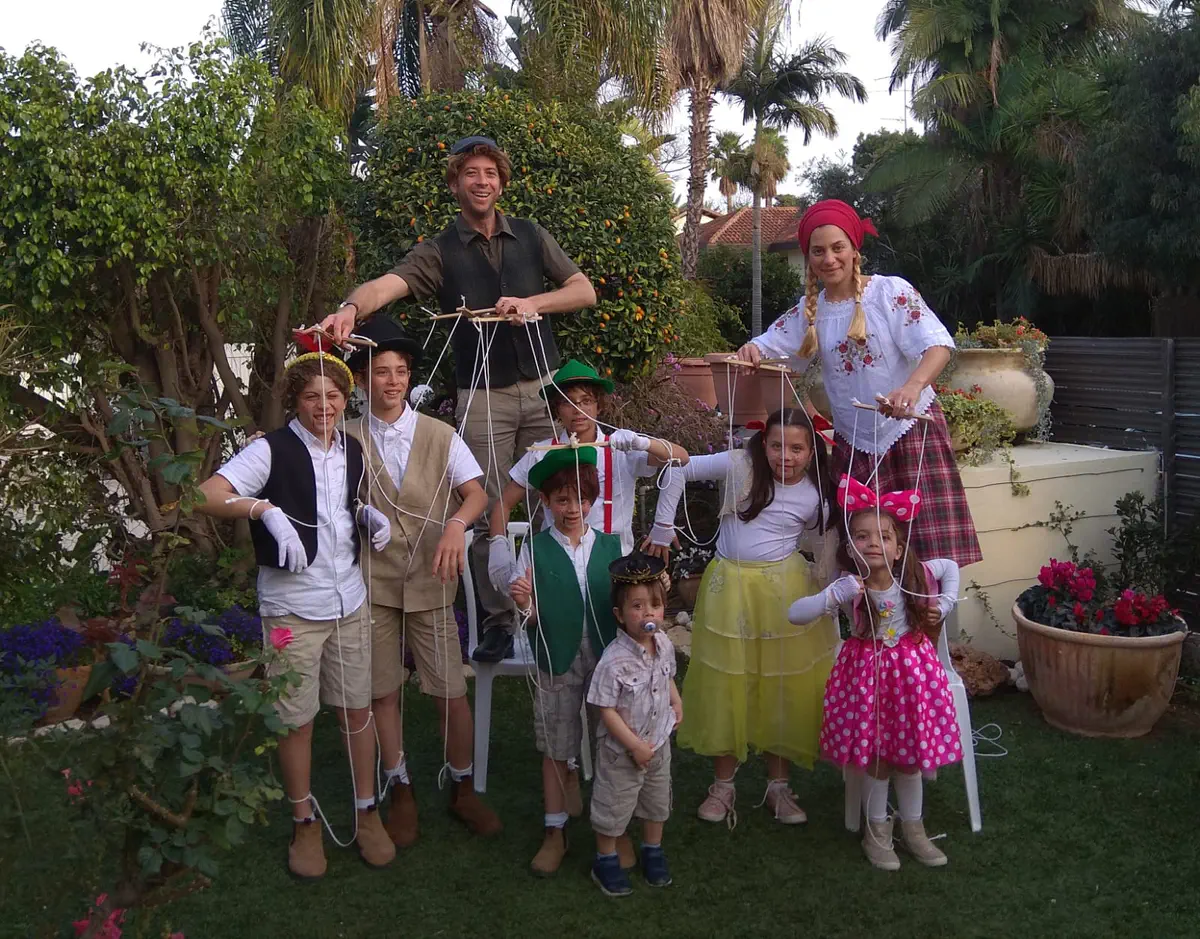 משפחת בראון מברוכין - תאטרון בובות