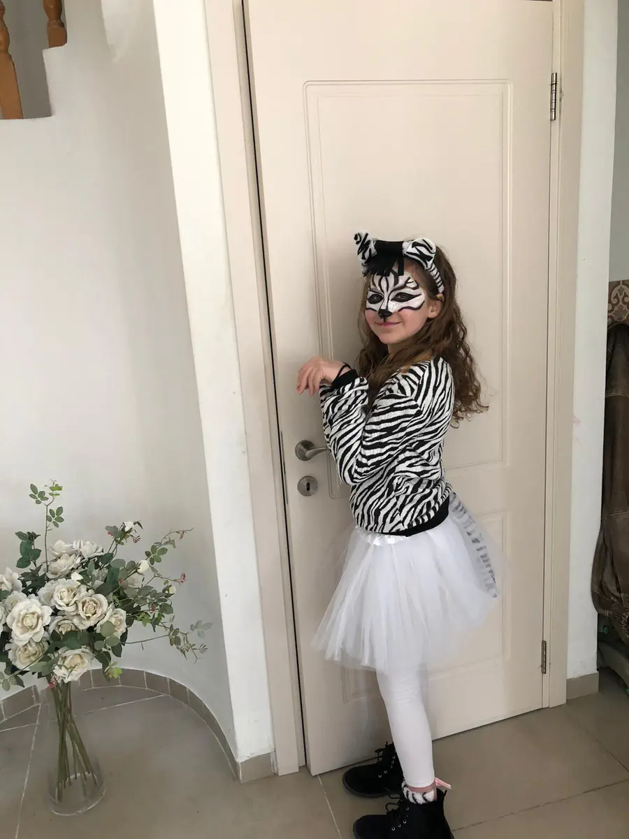 הללי התחפשה לזברה