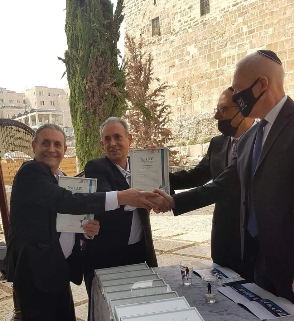  &nbsp; &nbsp; &nbsp; 