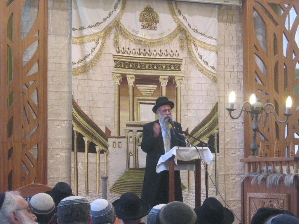 הגר''מ נגארי - רבה של מעלה אדומים.