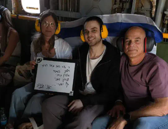 אלון אהל עם הוריו על המסוק