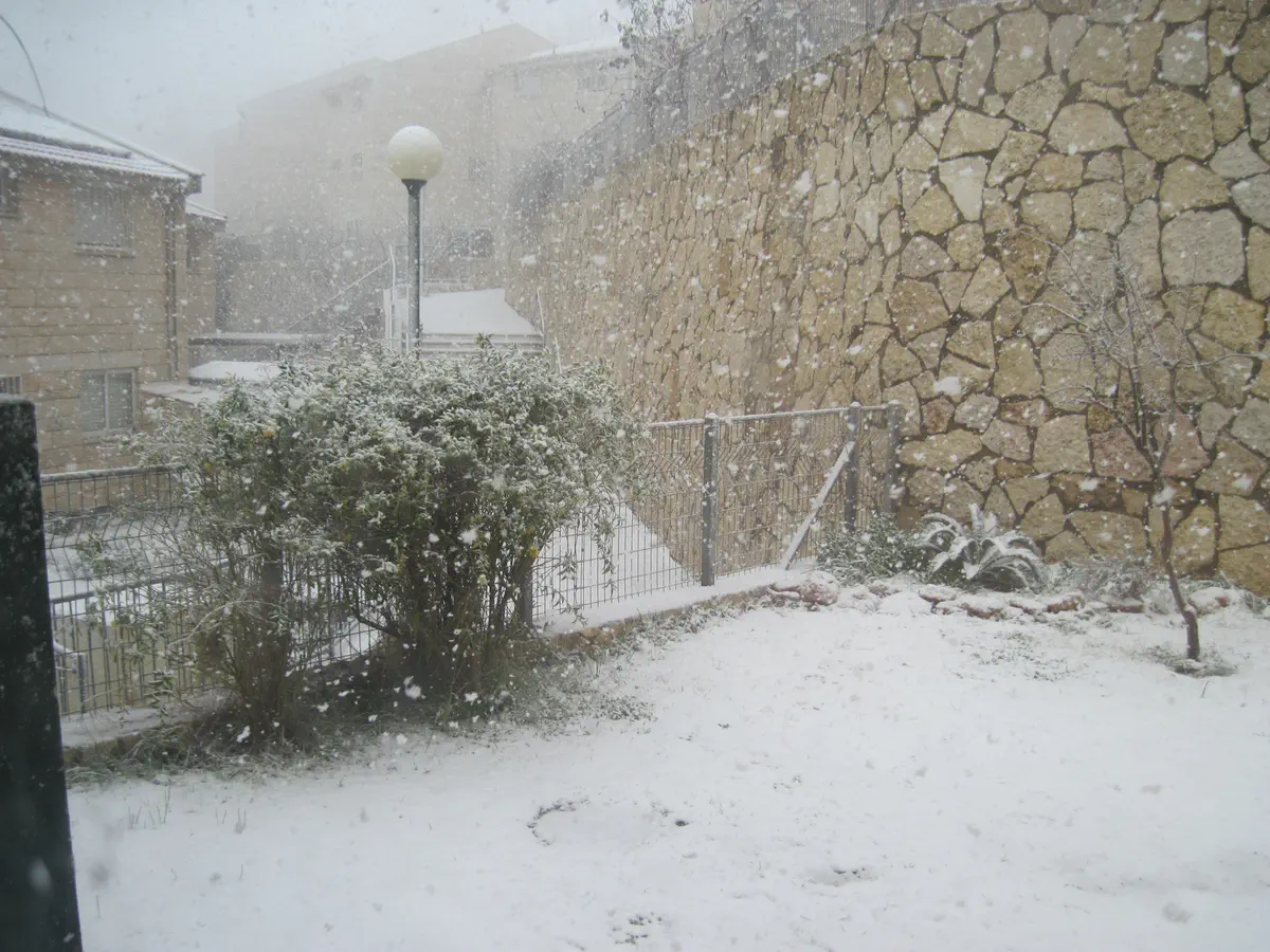 עוד שלג בבית אל