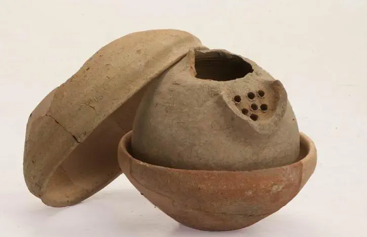 פך המטמון והקערות שנתגלו איתו