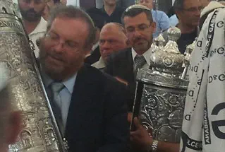 רפי אטיאס מאחורי השר