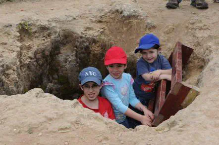 במערות בגבעת היקבים