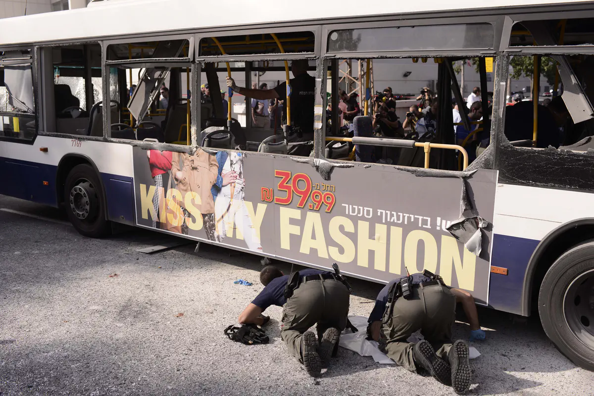 בודקים חשד למטענים נוספים