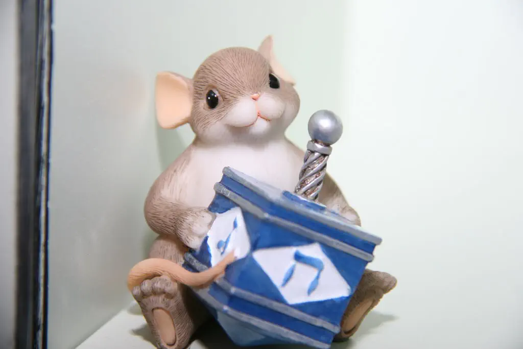 Mouse dreidel