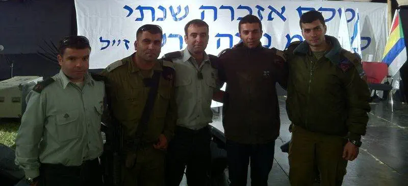מימין, סגן תיראן מרעי, סרן תימור מרעי, רסן יניב מרעי, רסן בהגאת מרעי, קצין במנהל האזרחי באיוש, ורסן סעיד מרעי