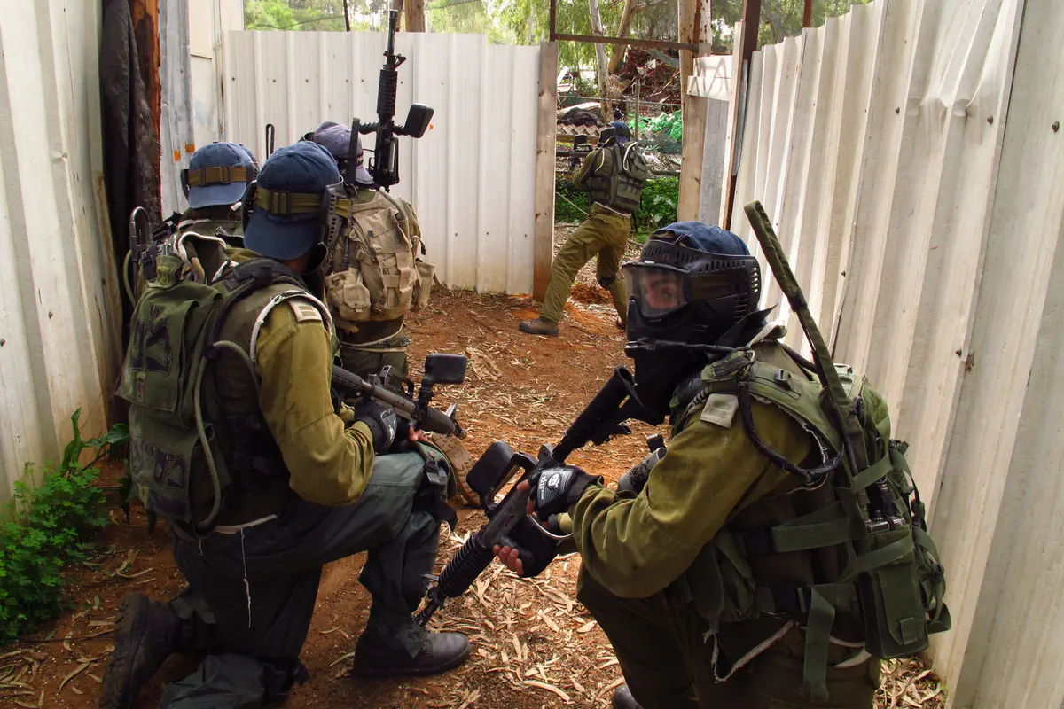 הקצינים מתאמנים