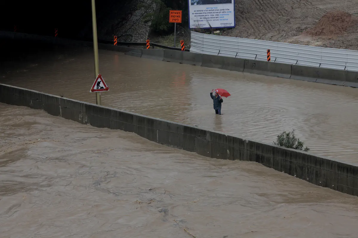 נחל איילון עולה על גדותיו