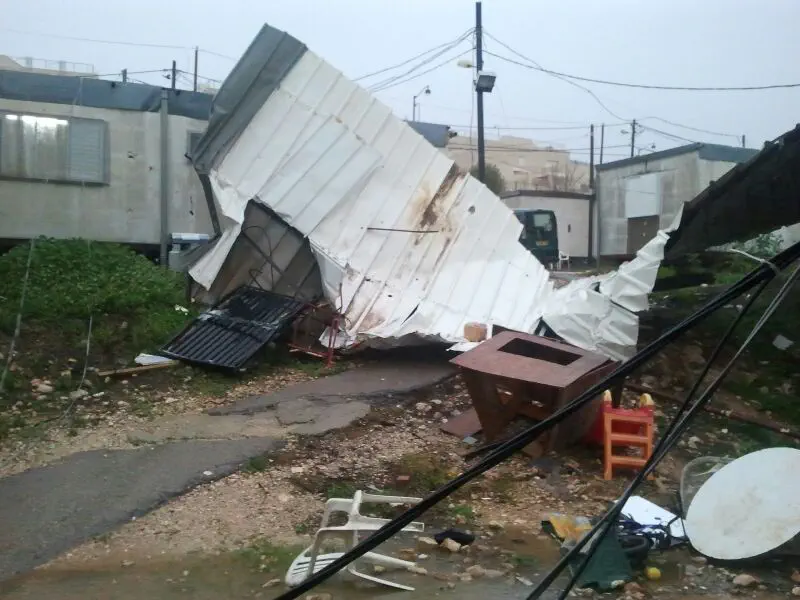 גג של קראוון שעף בפדואל