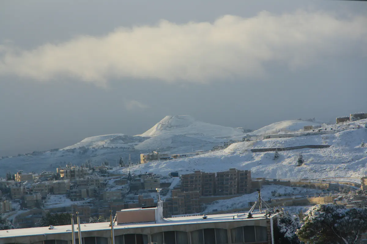 מבט על ההרודיון המושלג מהר הזיתים