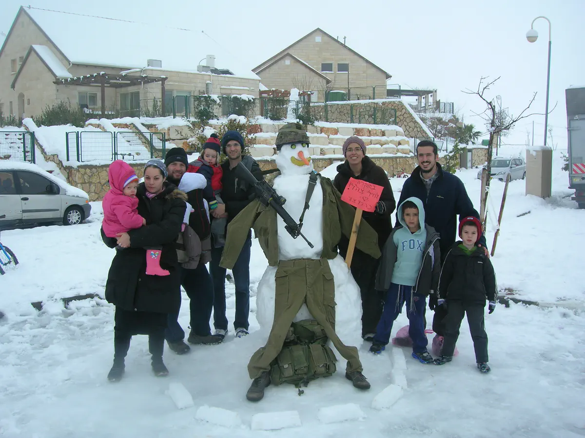 תושבי כרמי צור תומכים בצה"ל גם בשלג...