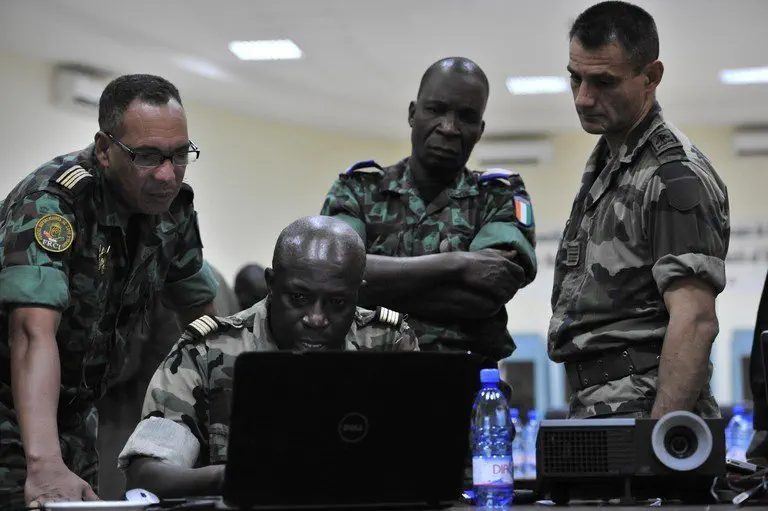 קצינים צרפתים בהתייעצות