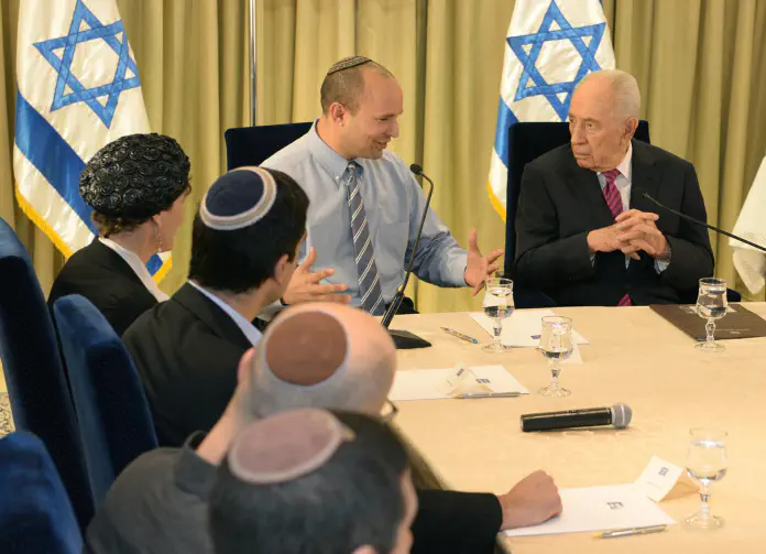 פרס עם חברי הבית היהודי