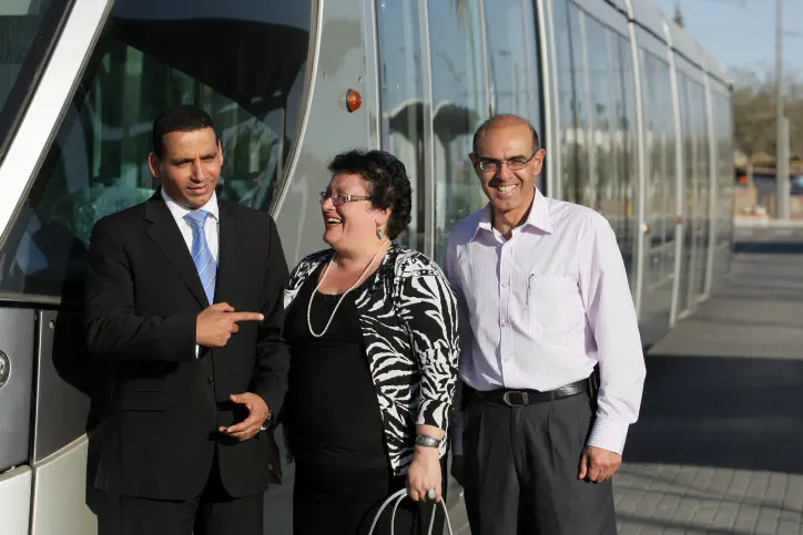 בסיור ברכבת הקלה